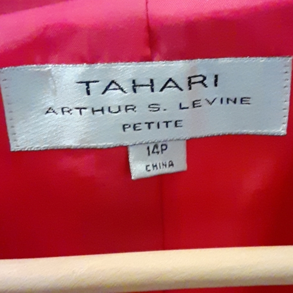 Tahari by Authur S. Levine sz 14P - Picture 4 of 4